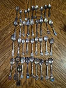 lot 277 image: Lot of 40 Souvenir Spoons with Decorated Handles - Not Magnetic