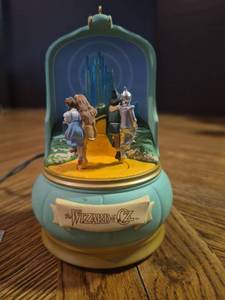lot 281 image: The Wizard of Oz Music Box Ornament with Emerald City Scene