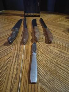 lot 282 image: Cutco 5-Piece Knife Set with Block