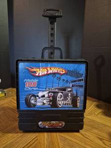 lot 292 image: Hot Wheels Holds 100 Cars Portable Rolling Storage Case