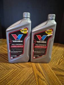 lot 293 image: Valvoline Full Synthetic Hybrid Vehicle Performance Fluids Automatic Transmission 1 US QT 946ml, Lot of 2