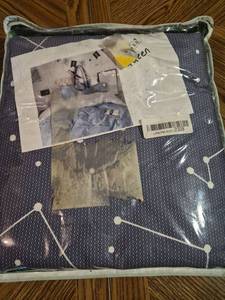 lot 300 image: Queen Size Duvet Cover with 2 Pillow Cases