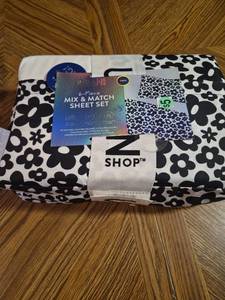 lot 305 image: Urban Shop 6 Piece Black and White Floral Mix and Match Sheet Set  TwinXL