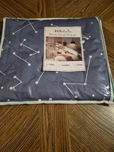lot 307 image: BuluTu Twin Duvet Cover and 2 Pillow Cases with Constellation Pattern