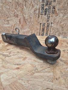 lot 321 image: Max Trailer Hitch Ball 6000 LB 2 516 Inch