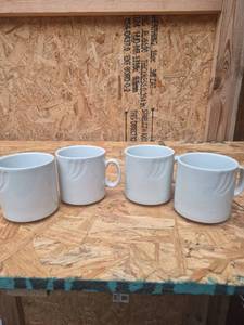 lot 324 image: Oneida Briana D-17 White Ceramic Mugs Set of 4