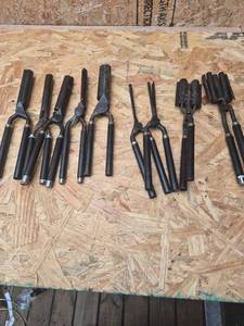 lot 326 image: Ethnic Hair Styling Tools