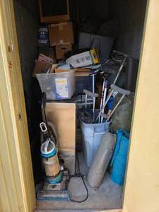 lot 4 image: 5 X 10 storage unit