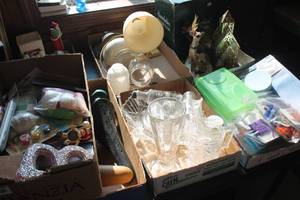 lot 2728 image: Contents of Table