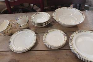 lot 2729 image: Vtg. Camwood Ivory Univeral Dishes
