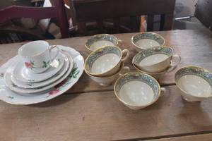 lot 2731 image: Lennox Tea Cups and More