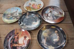 lot 2732 image: Vtg. Norman Rockwell Dcor Plates & More