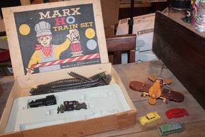 lot 2742 image: IOB Vtg. Train Set not complete and More
