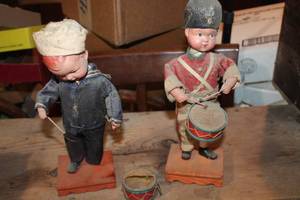 lot 2744 image: 1930s Celluloid Head Soldiers needs cleaning