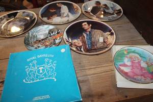 lot 2753 image: Vintage Norman Rockwell Dcor Plates & More