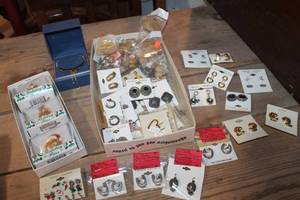 lot 2757 image: Lot of Jewelry