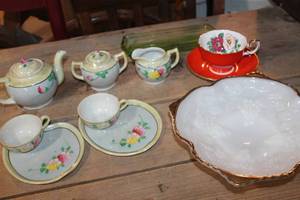 lot 2765 image: Made in Japan Vintage Tea Set and More