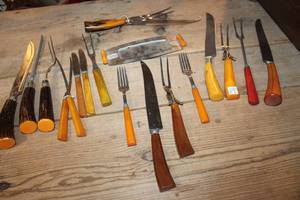 lot 2768 image: Vintage Bakelite Handle Craving Sets & More