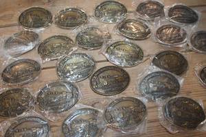 lot 2793 image: Lot of NIP Railroad Savings Belt Buckles