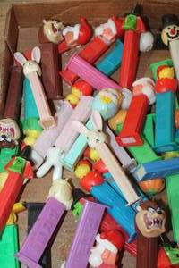 lot 2802 image: Lot of Pez Dispensers