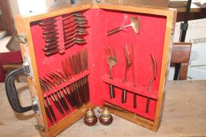 lot 2806 image: Vintage Silverware in Wood Carrying Box