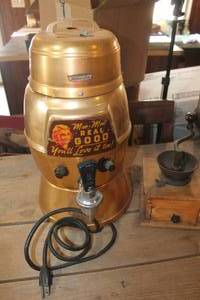 lot 2814 image: Vintage Coffee Maker untested & Grinder