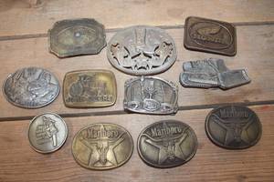 lot 2821 image: Lot of Vintage Belt Buckles