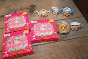 lot 2829 image: Vintage Childs Tea Sets
