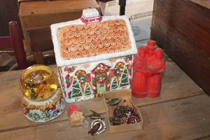 lot 2840 image: Christmas Cookie Jar and More