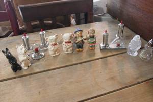 lot 2846 image: Vintage S&P Shakers