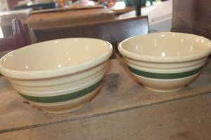 lot 2850 image: Vintage Watt #8 & #9 Bowls