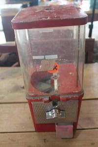 lot 2867 image: Vintage Gumball Candy Machine no key
