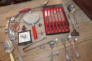 lot 2869 image: Vtg. Made in France Knife Set and More