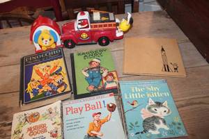 lot 2885 image: Vintage Childrens Books and More