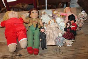 lot 2886 image: Vintage Peter Pan, Cabbage Patch Dolls & More