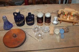 lot 2903 image: Vintage Salt, Pepper Shakers & More