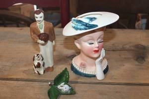 lot 2908 image: Vintage Lefton Head Vase wsmall chips & More