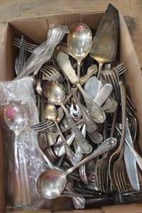 lot 2913 image: Flat of Misc. Vintage Silverware