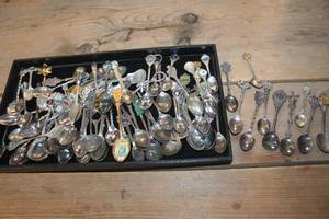 lot 2916 image: Large Lot of Vintage Souvenir Spoons