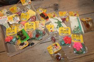 lot 2938 image: Lot of Vintage Dime Store Prank Toys