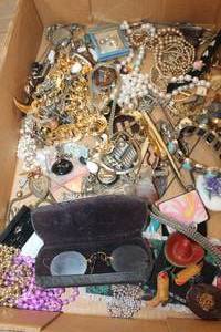 lot 2951 image: Vintage Jewelry and More