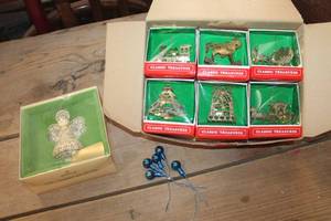 lot 2970 image: IOB Vintage Ornments and More