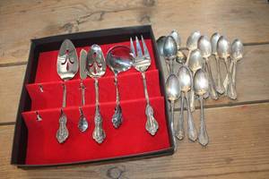 lot 2971 image: International Serving Utensils and More