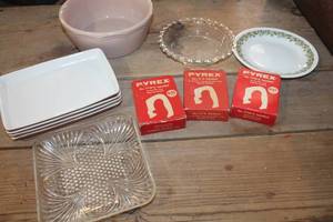 lot 2974 image: IOB Vintage Pyrex Handles and More