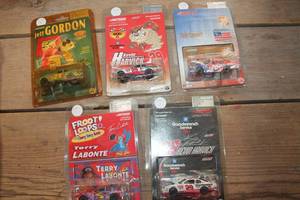 lot 2978 image: NIP Nascar Matchbox Cars
