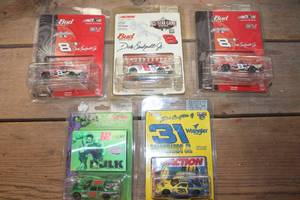 lot 2979 image: NIP Nascar Matchbox Cars
