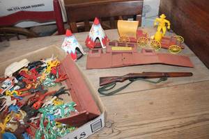 lot 2981 image: Vintage Toy Cowboys and Indians & More