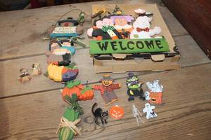 lot 2983 image: Halloween & Thanksgiving Dcor & More