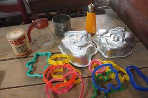 lot 2986 image: Disney Cake Pans, Cookie Cutters & More