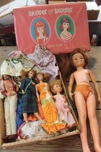 lot 2997 image: Vintage Skipper & Skooter Doll Case and More